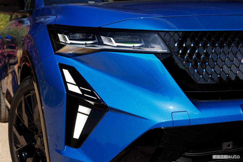 Renault Rafale E-Tech Hybrid Esprint Alpine faro anteriore