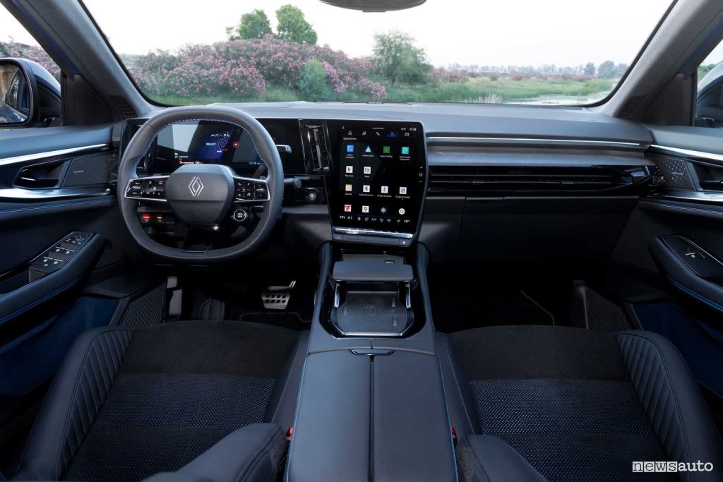 Renault Rafale E-Tech Hybrid Esprint Alpine plancia strumenti
