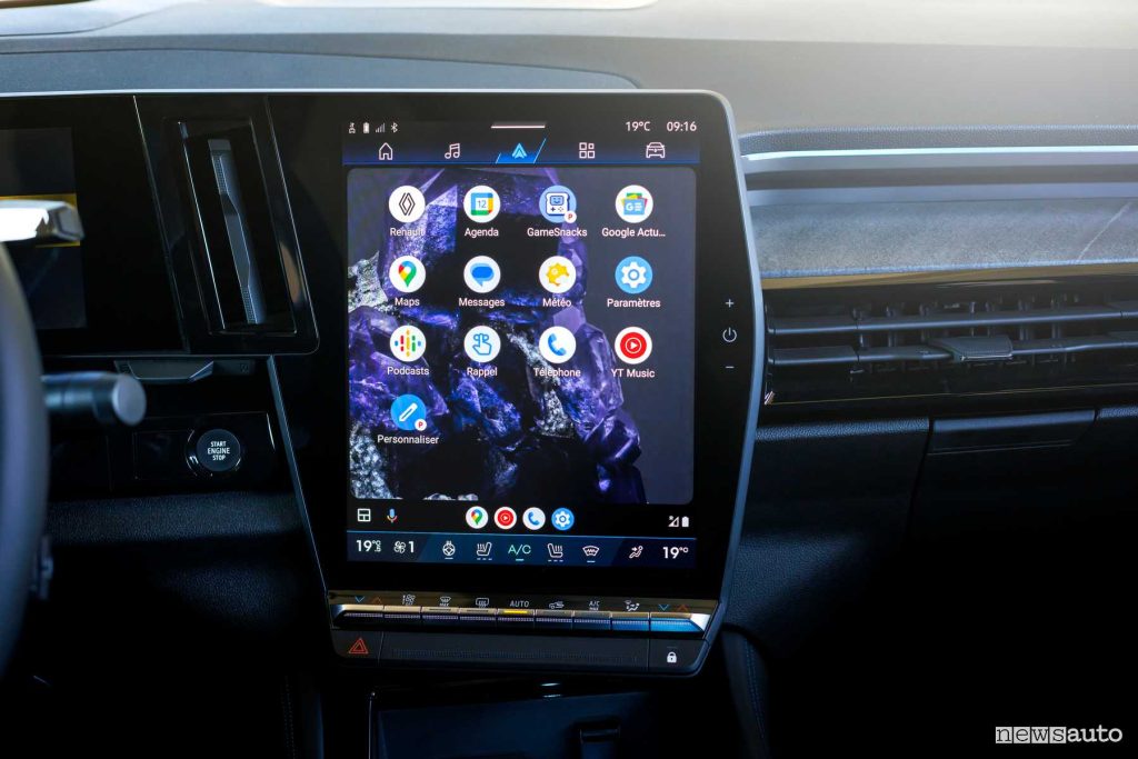 Renault Rafale E-Tech Hybrid Esprint Alpine display infotainment openR link