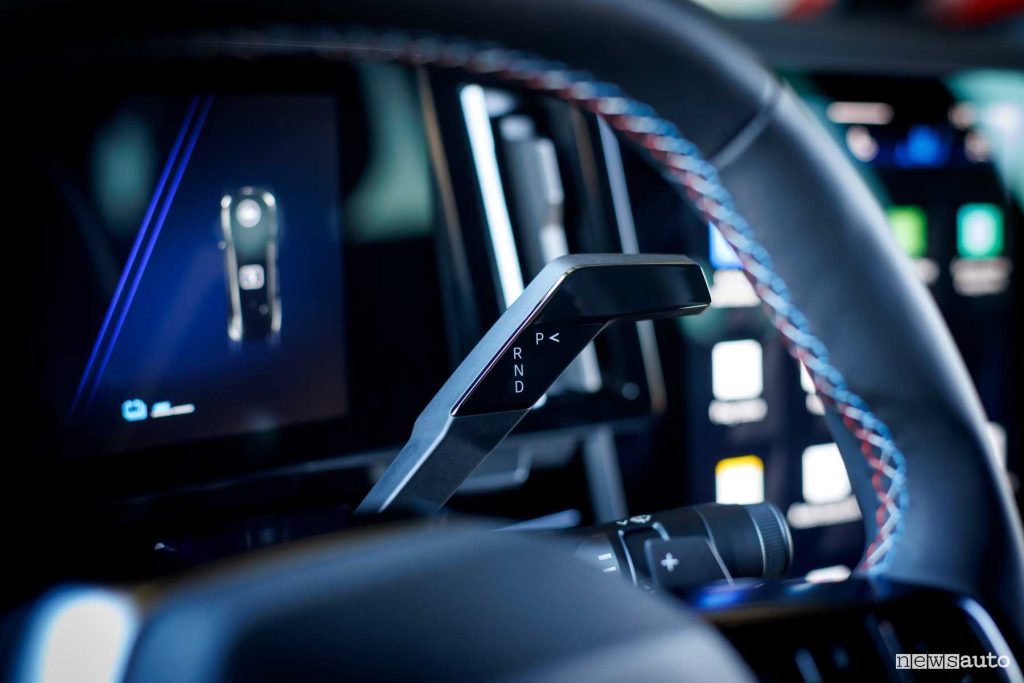 Renault Rafale E-Tech Hybrid Esprint Alpine selettore cambio al volante