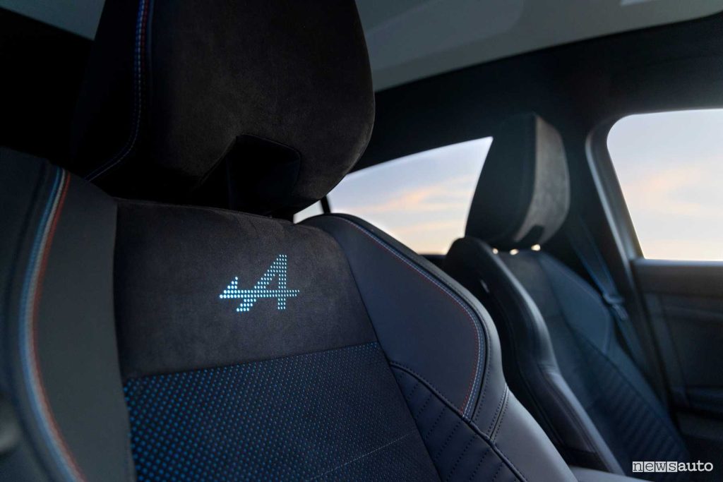 Renault Rafale E-Tech Hybrid Esprint Alpine sedili anteriori abitacolo