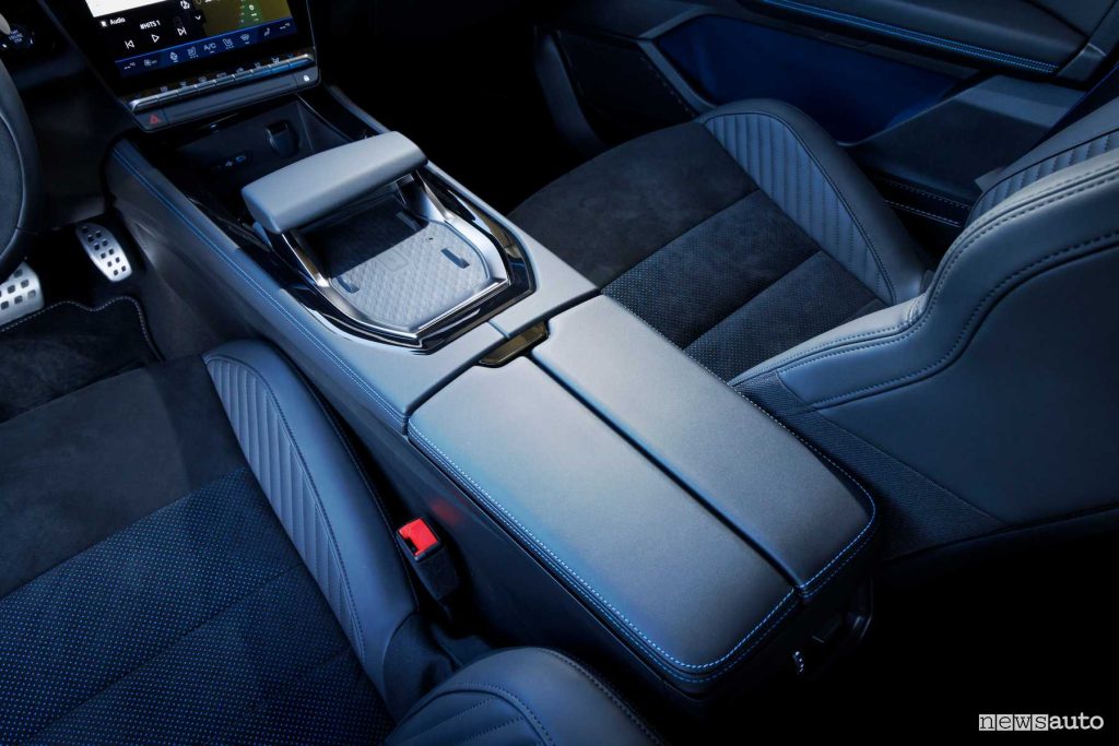 Renault Rafale E-Tech Hybrid Esprint Alpine bracciolo console centrale
