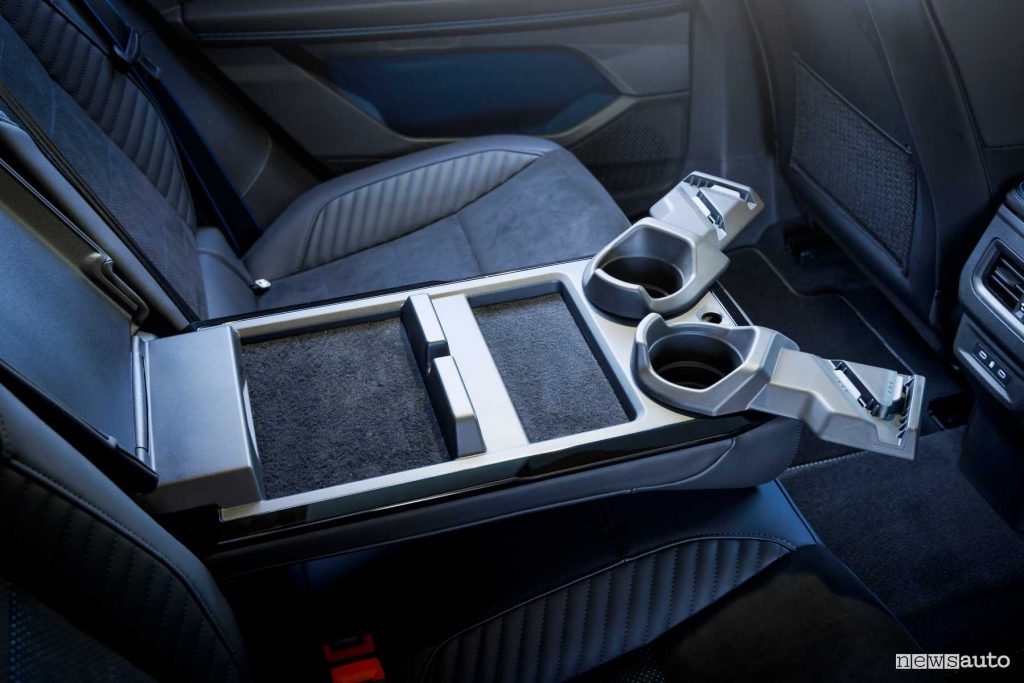 Renault Rafale E-Tech Hybrid Esprint Alpine bracciolo sedili posteriori