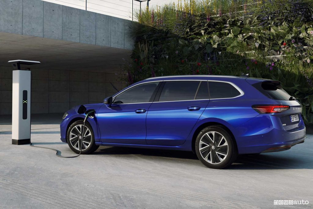Skoda Superb 1.5 TSI PHEV ibrida plug-in