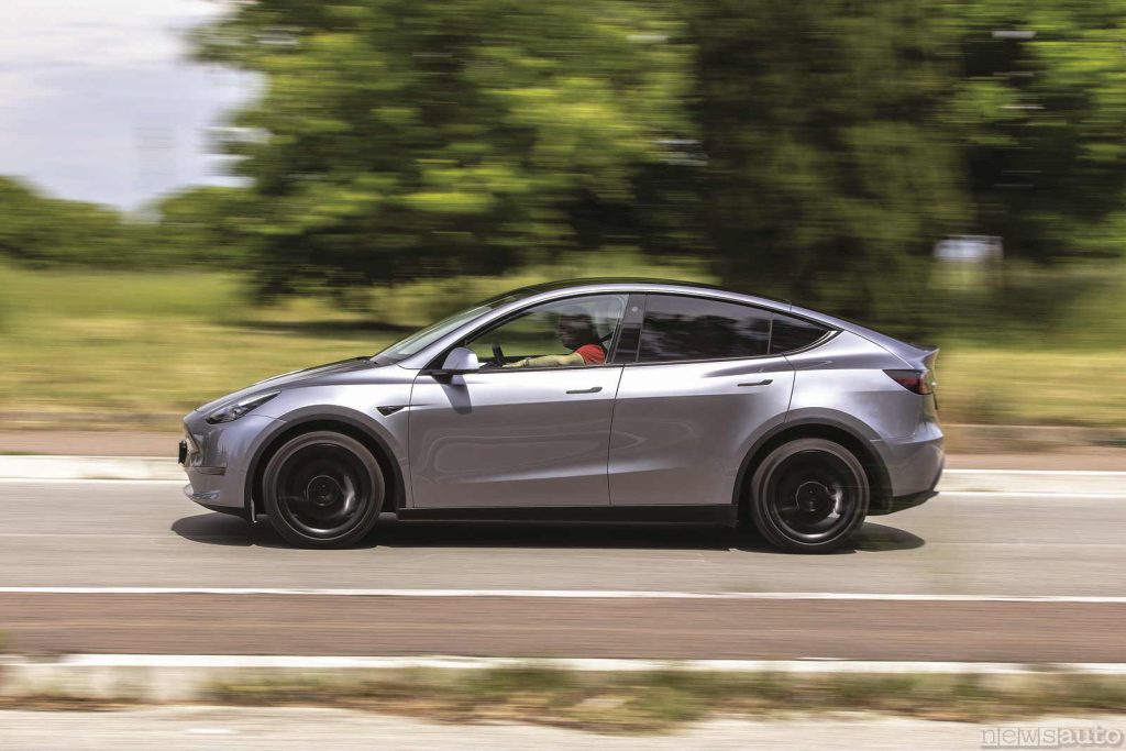 Model Y al volante della Dual Motor Long Range