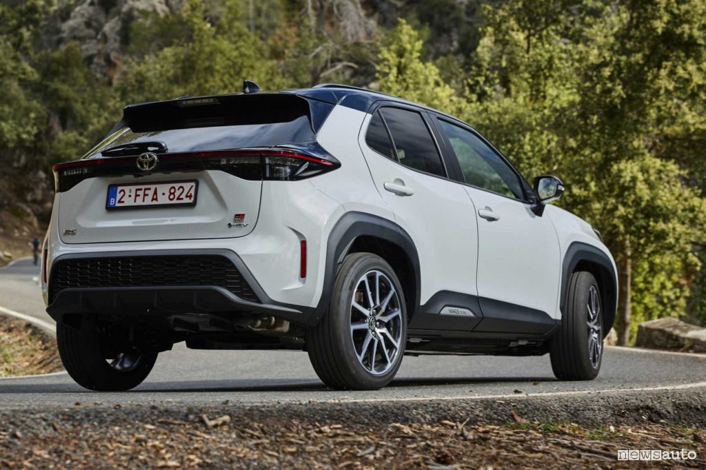 Toyota Yaris Cross GR Sport su strada