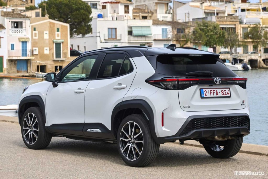 Toyota Yaris Cross GR Sport posteriore 3/4