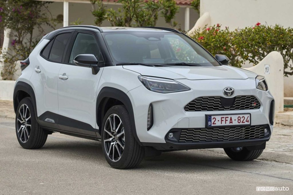 Toyota Yaris Cross GR Sport anteriore 3/4