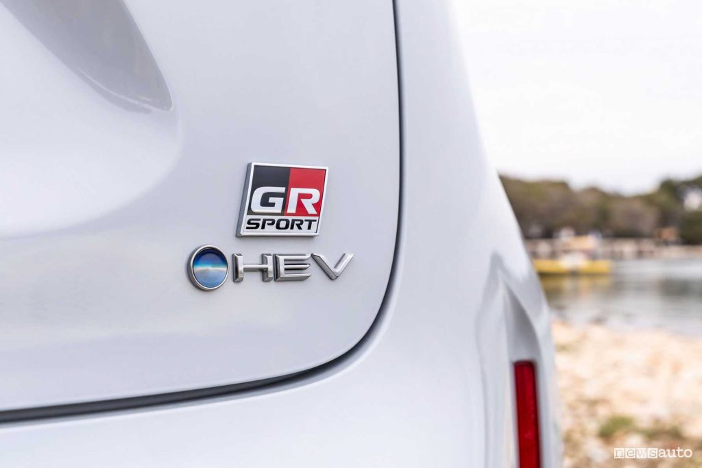 Logo HEV Hybrid portellone posteriore Toyota Yaris Cross