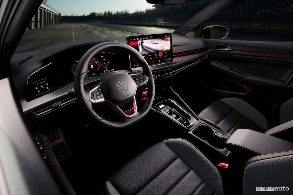 Volkswagen Golf GTI Clubsport volante abitacolo