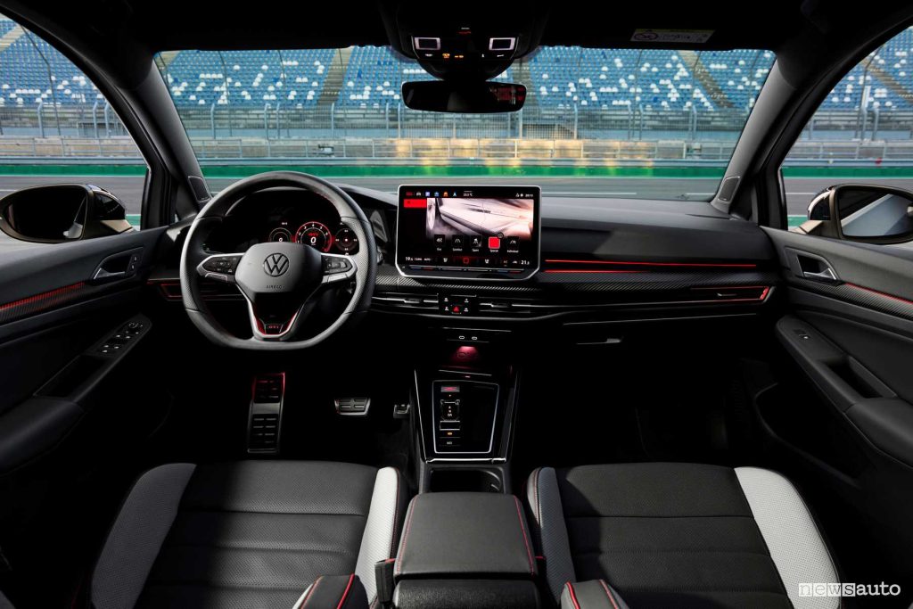 Volkswagen Golf GTI Clubsport plancia abitacolo