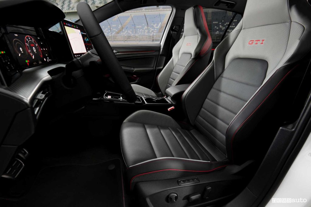 Volkswagen Golf GTI Clubsport sedili anteriori abitacolo