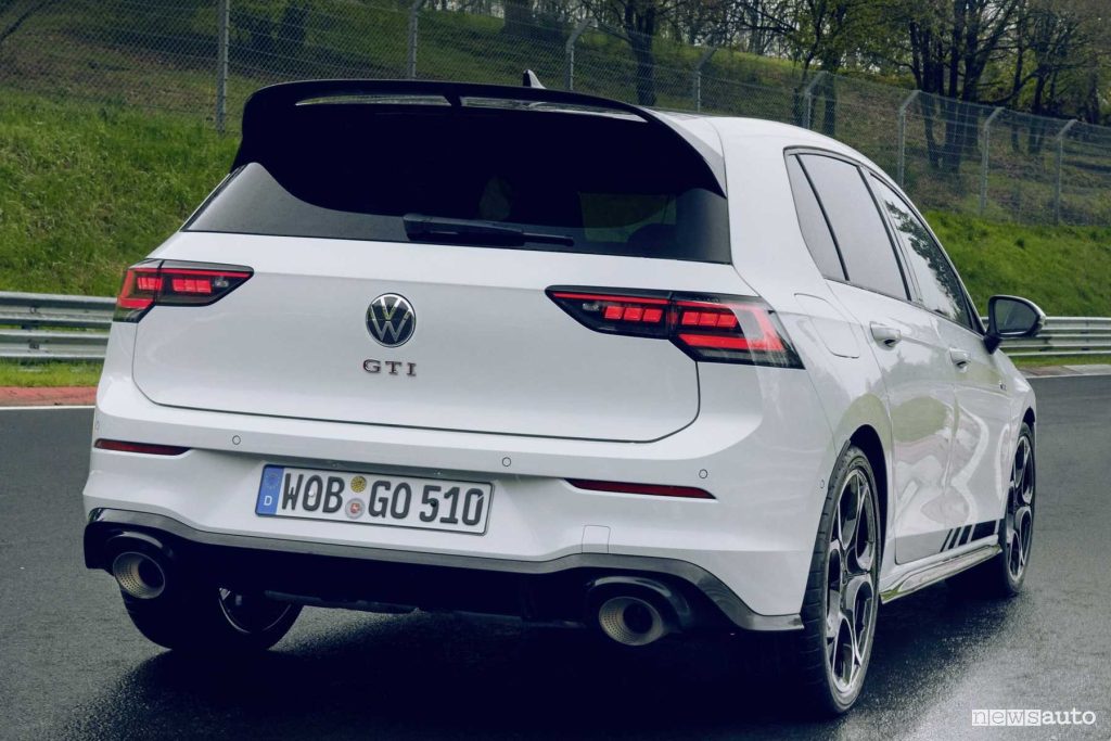 Volkswagen Golf GTI Clubsport in pista al Nürburgring