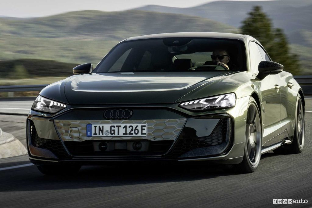 Audi RS e-tron GT performance su strada
