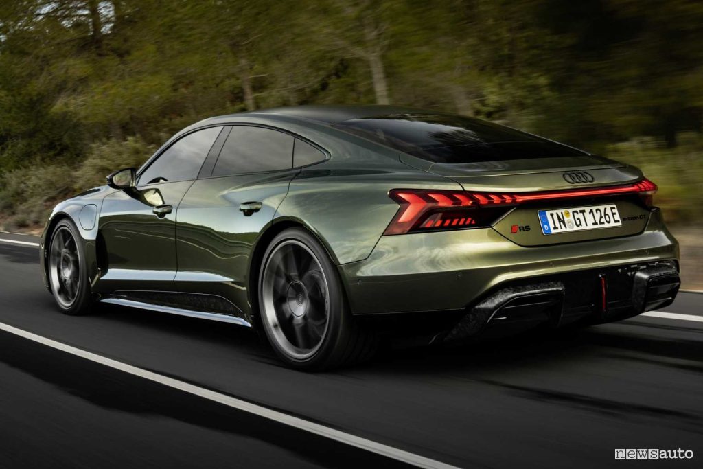 Audi RS e-tron GT performance su strada