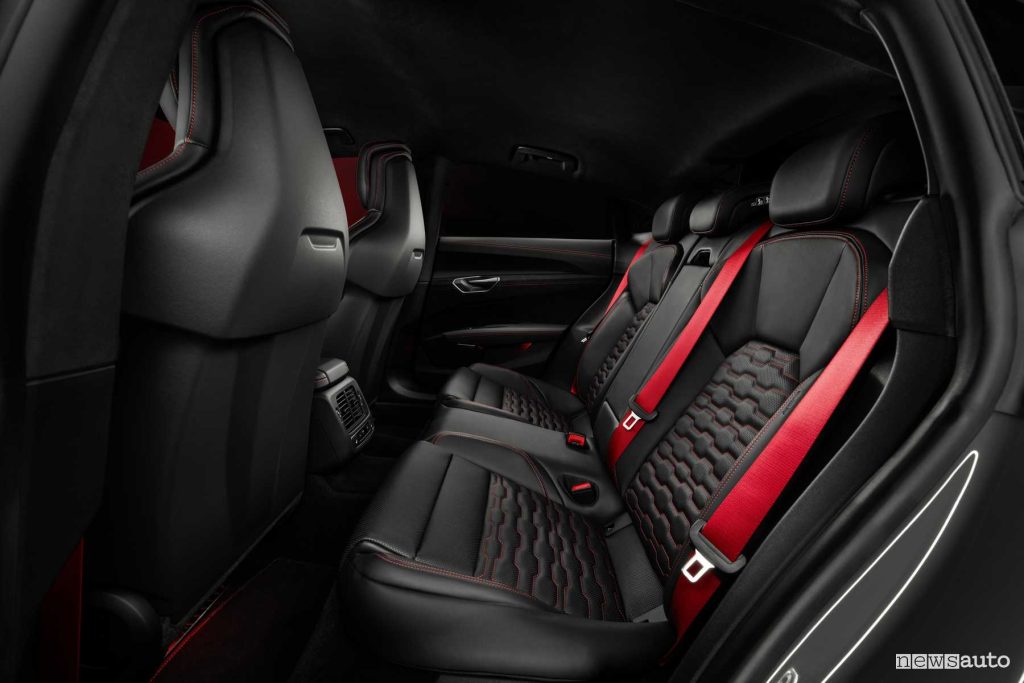 Audi RS e-tron GT sedili posteriori abitacolo