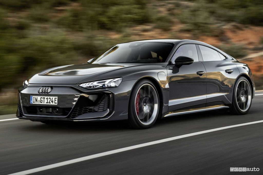 Audi RS e-tron GT su strada