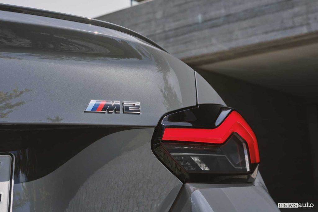 Nuova BMW M2 faro posteriore