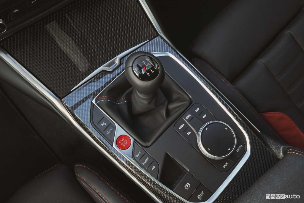 Nuova BMW M2 leva cambio manuale