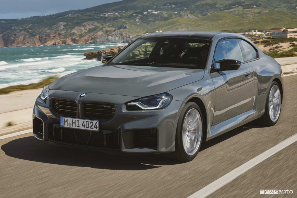 Nuova BMW M2 su strada