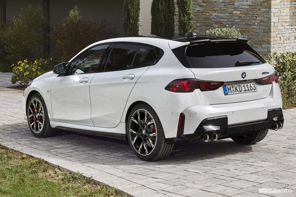 Nuova BMW Serie 1 M135 xDrive posteriore 3/4