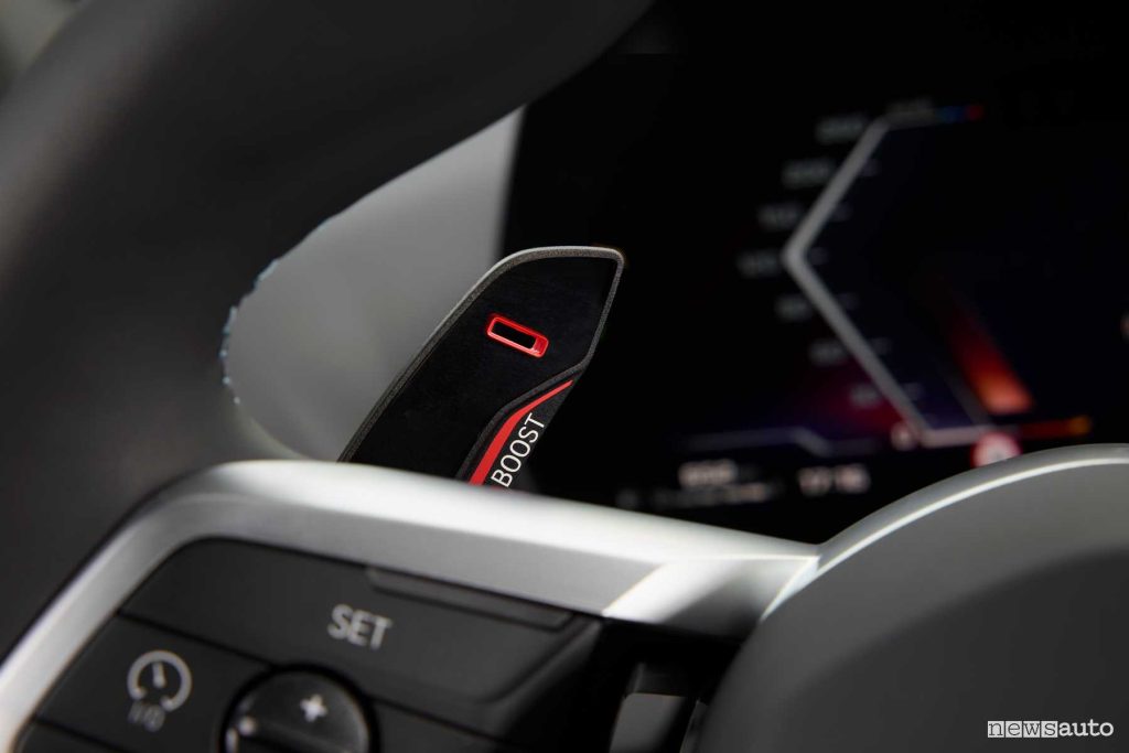 Nuova BMW Serie 1 M135 xDrive palette al volante