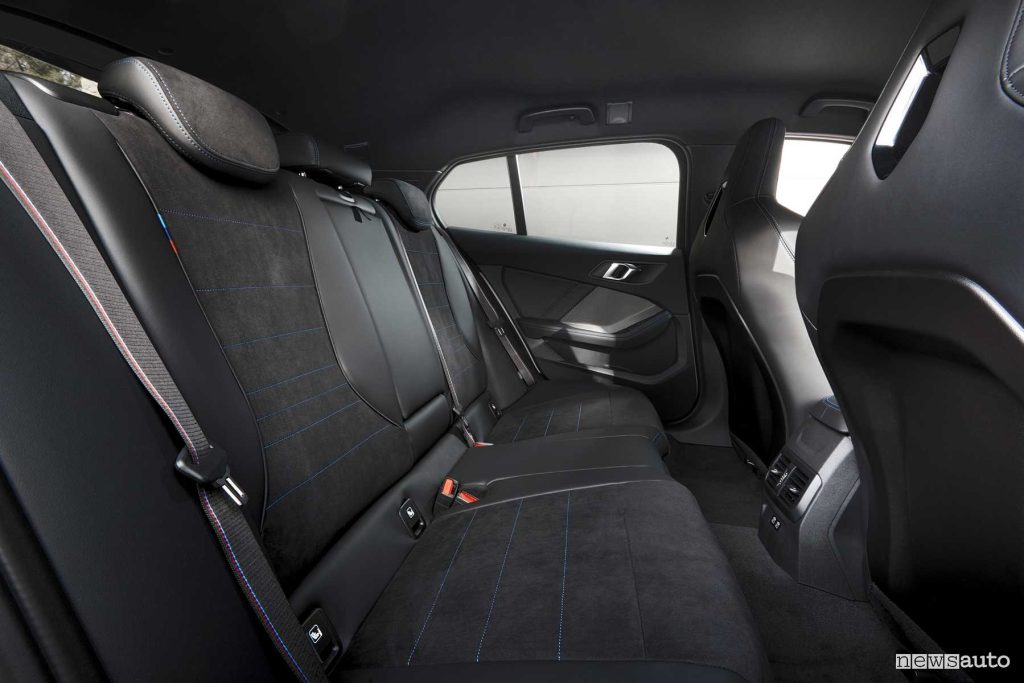 Nuova BMW Serie 1 M135 xDrive sedili posteriori