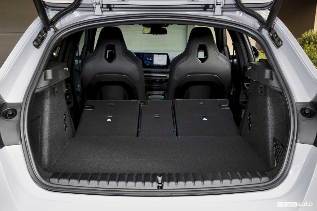 Nuova BMW Serie 1 M135 xDrive bagagliaio