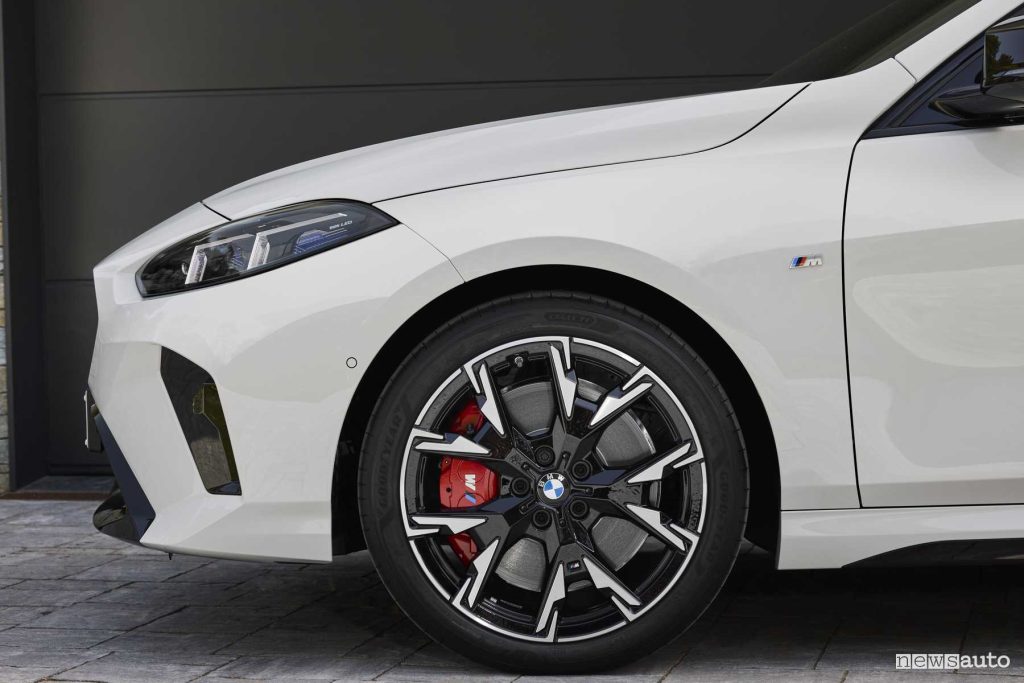 Nuova BMW Serie 1 M135 xDrive cerchi da 19"