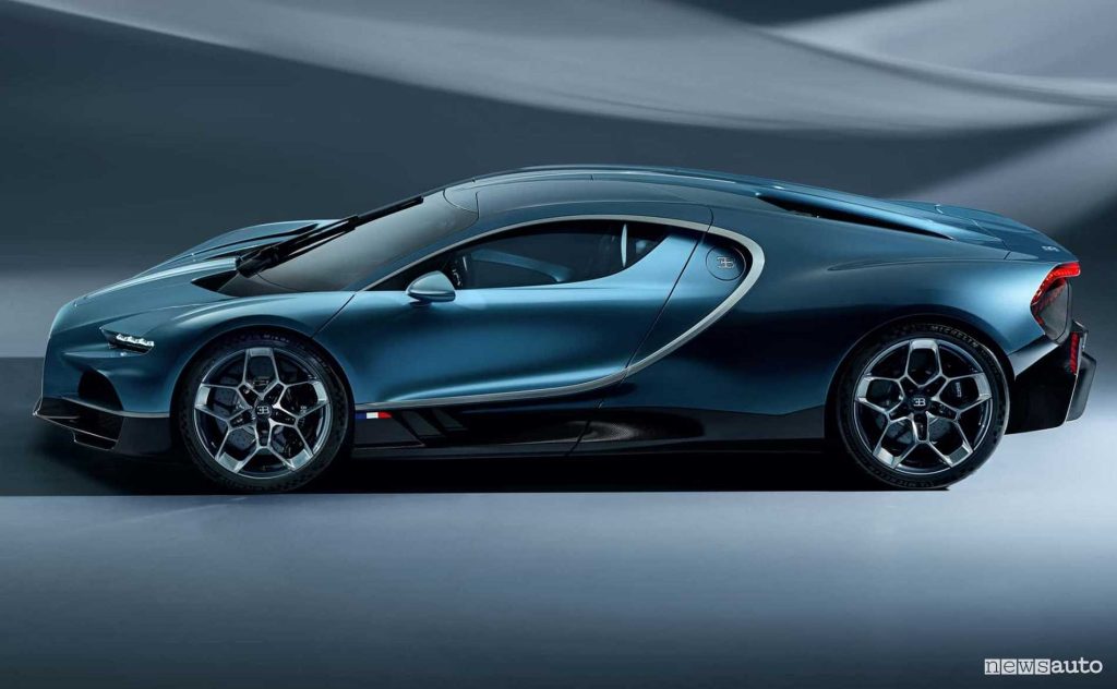 Bugatti Tourbillon laterale