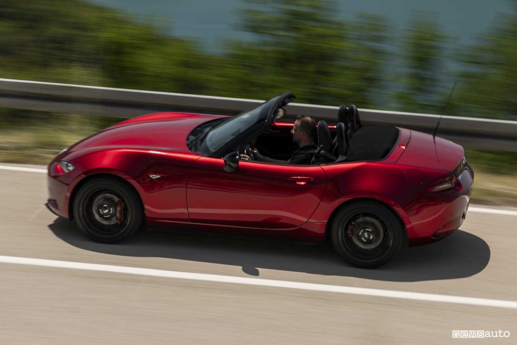 Mazda MX-5 Homura 2024 su strada