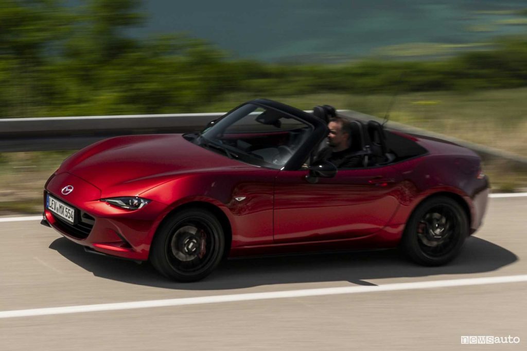 Mazda MX-5 Homura 2024 su strada