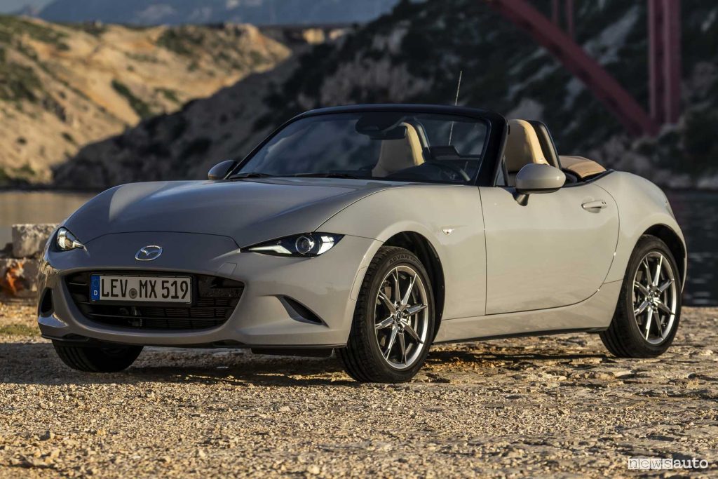 Mazda MX-5 Kazari 2024 anteriore 3/4
