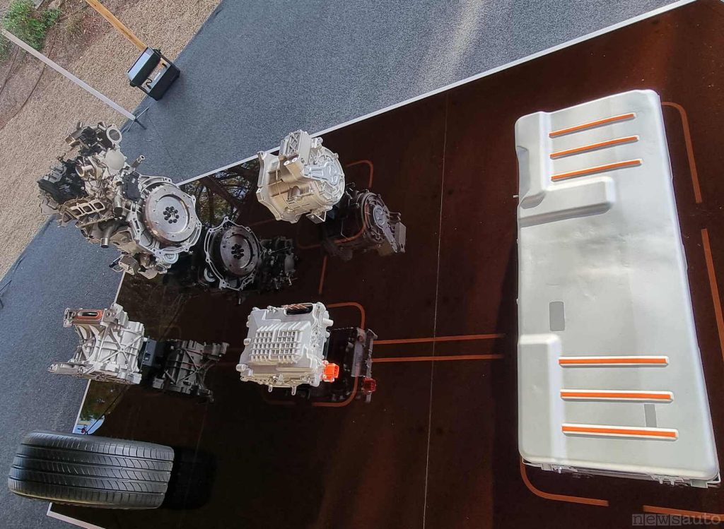 the 5 components of E-Power, traction battery, combustion engine, generator, electric motor and inverter.