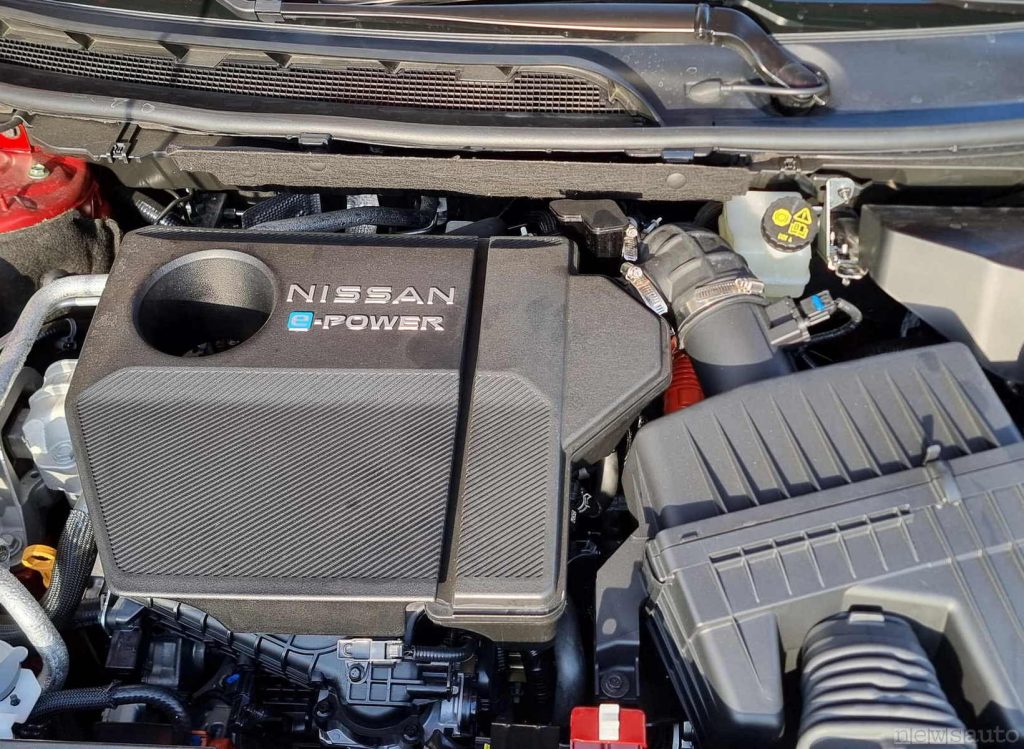 Qashqai engine compartment with E-Power engine