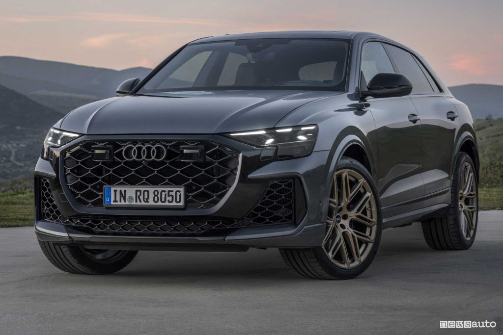 Audi RS Q8 anteriore 3/4
