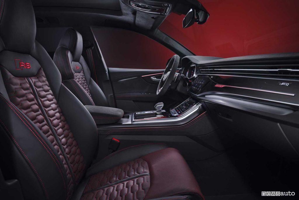 Audi RS Q8 performance sedili abitacolo