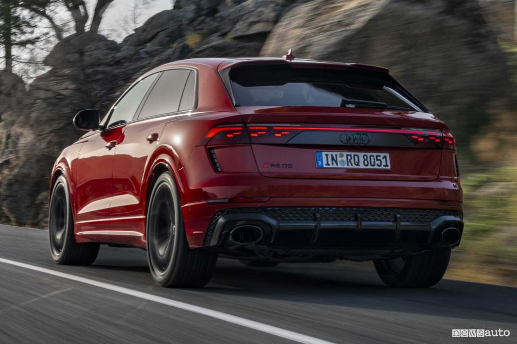 Audi RS Q8 performance su strada