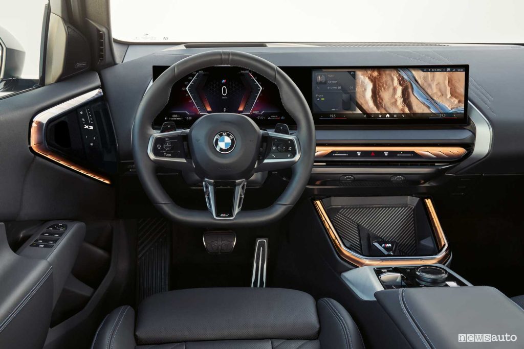 Nuova BMW X3 20 xDrive plancia abitacolo