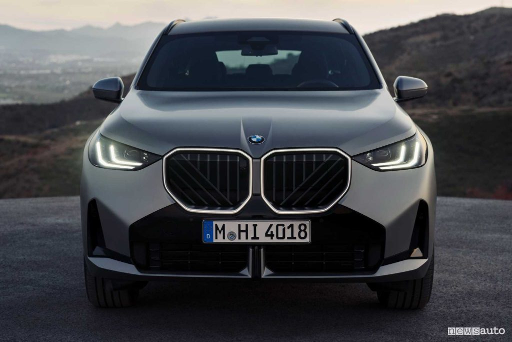 Nuova BMW X3 20 xDrive frontale