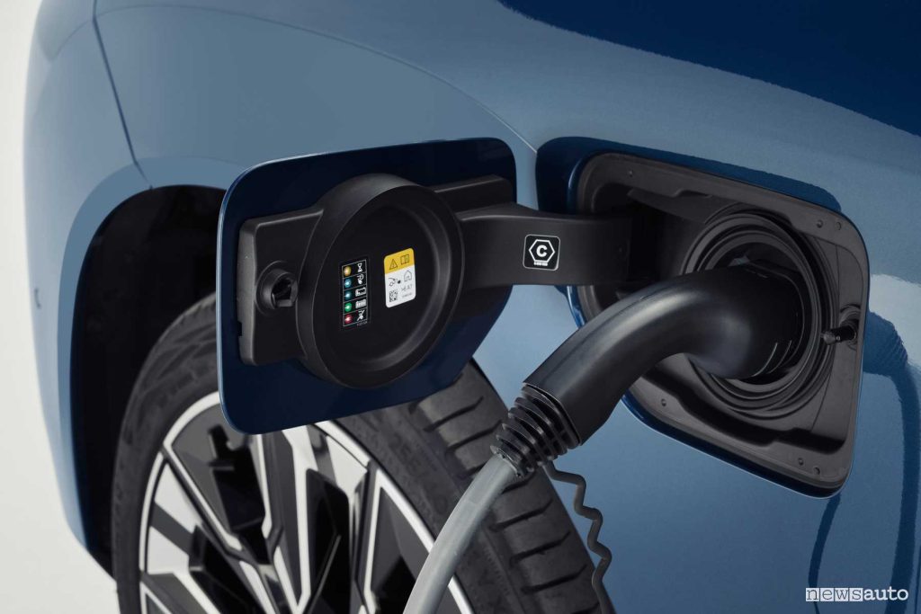 Nuova BMW X3 30e xDrive presa di ricarica in AC