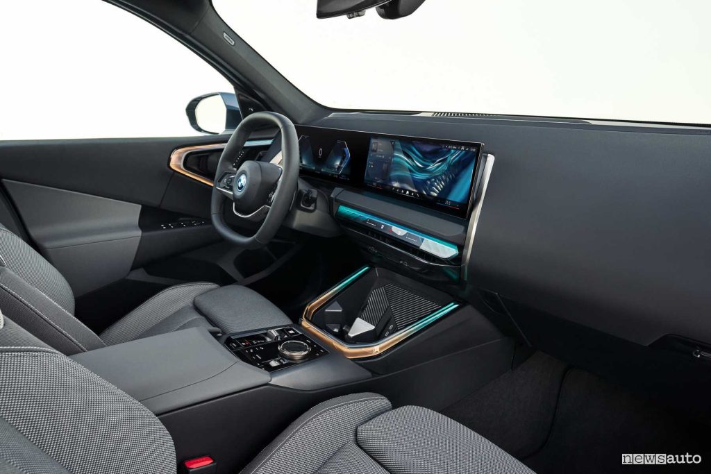 Nuova BMW X3 30e xDrive plancia abitacolo