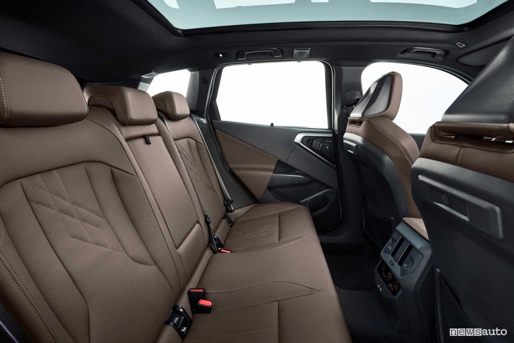 Nuova BMW X3 M50 xDrive sedili posteriori abitacolo