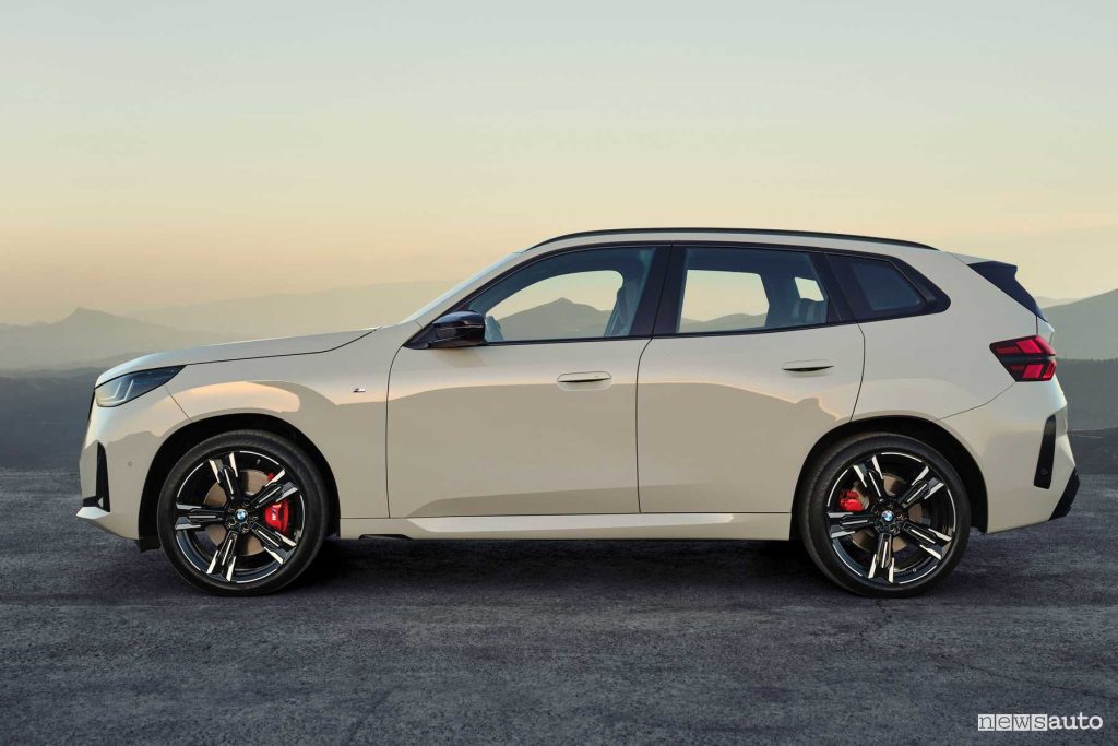 Nuova BMW X3 M50 xDrive laterale