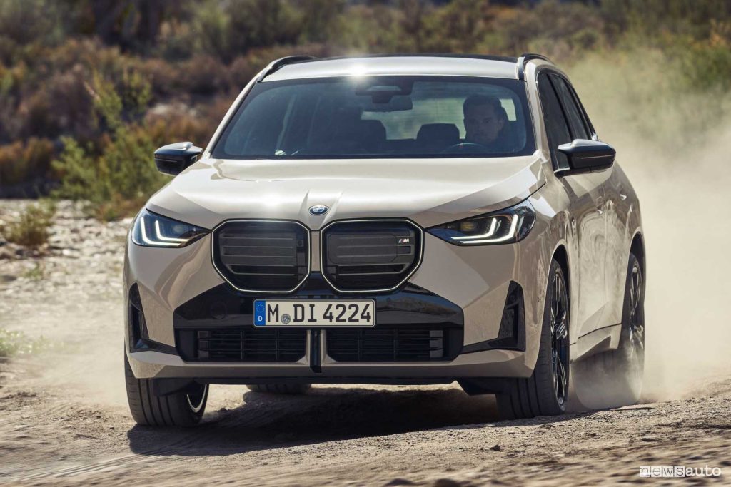 Nuova BMW X3 M50 xDrive sullo sterrato
