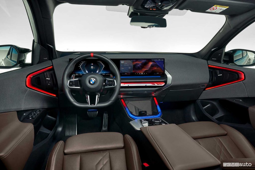 Nuova BMW X3 M50 xDrive plancia abitacolo