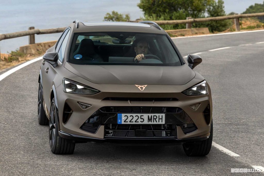 Nuova Cupra Formentor su strada
