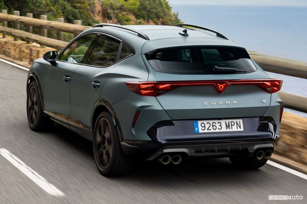 Nuova Cupra Formentor VZ su strada