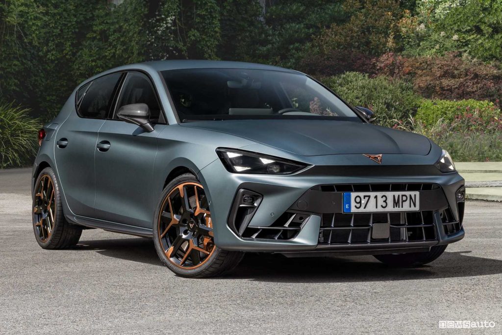 Nuova Cupra Leon VZ anteriore 3/4