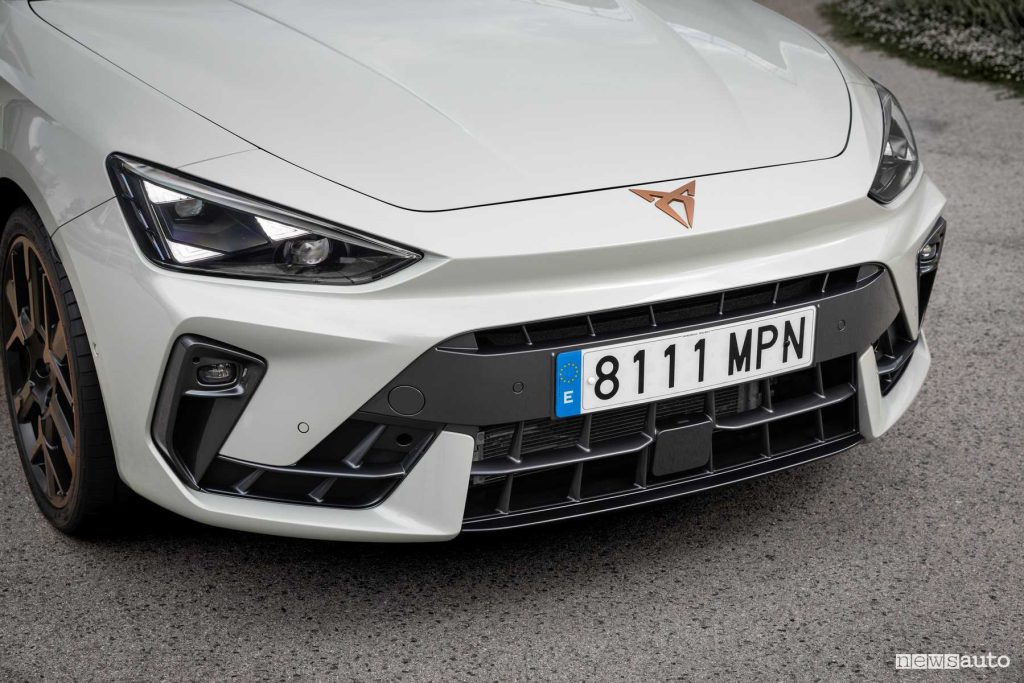 Nuova Cupra Leon PHEV paraurti, griglia anteriore